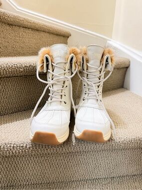 UGG Cream Lace-Up Winter Boots with Fur Cuff and Tan Sole 9 W